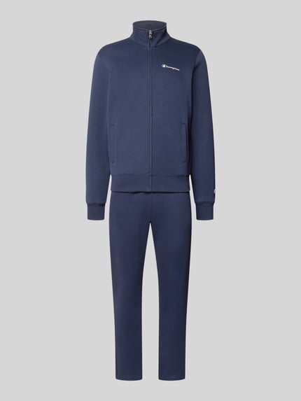 Produktfoto, Sweatanzug mit Label-Details von Champion, mieszanka bawełny, prosty krój, stójka, zamek błyskawiczny, detale z logo, wpuszczane kieszenie, elastyczny pas, szerokość w rozmiarze M: 76,42 cm, długość tyłu w rozmiarze M: 70 cm, szerokość ramion w rozmiarze M: 51 cm, długość rękawów w rozmiarze M: 69 cm, długość wewnętrzna nogawki w rozmiarze M: 76 cm, kolor granatowy, gładka faktura