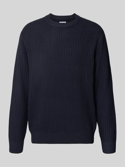 Produktfoto, granatowy sweter z dzianiny z mieszanki bawełny, krój regular fit, okrągły dekolt, Model 'SAGE' od JACK & JONES, Długość tyłu w rozmiarze M: 70 cm, Długość rękawów w rozmiarze M: 69 cm