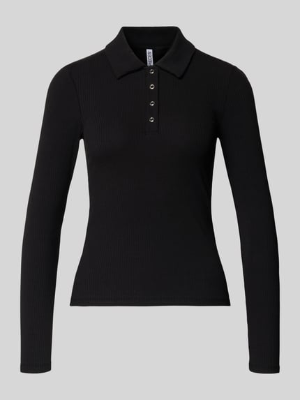 Produktfoto, Slim Fit Langarmshirt aus Baumwoll-Mix Modell 'KITTE' von Pieces, Optik: Unifarben, Polokragen, Ripp-Struktur, schwarze Farbe