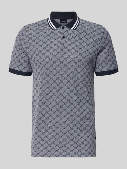Produktfoto, Regular Fit Poloshirt mit Logo-Muster Modell 'Jessino' von JOOP! Collection aus reiner Baumwolle, kurze Ärmel, Knopfleiste, Rückenlänge 69 cm bei Größe M, graue Grundfarbe mit dunklen Bündchen und feiner Textur.