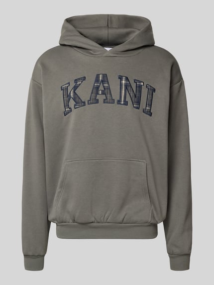 Productfoto, Hoodie met Label-Stitching en kangoeroezak van KARL KANI in katoenmix, regular fit, olijfgroen, voorkant zichtbaar.