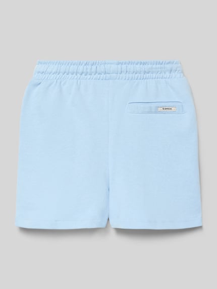 Productfoto, Regular Fit Sweatshorts mit Logo-Patch van Garcia voor kinderen van puur katoen, elastische band met tunnelkoord, steekzakken, achterzak, bandwijdte maat 140: 29 cm, binnenbeenlengte maat 140: 8 cm, lichtblauw, rechte vormen, zachte textuur