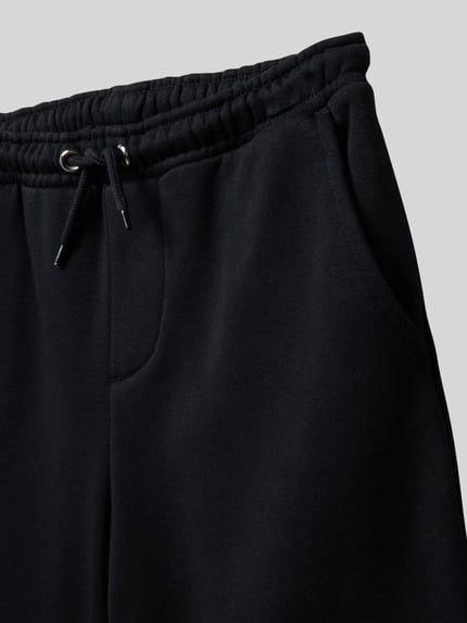 Produktfoto, Sweatshorts mit elastischem Bund und Eingrifftaschen von Jack & Jones, schwarze Farbe, glatte Baumwoll-Mix-Textur, Regular Fit, Label-Detail sichtbar