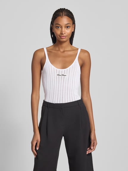 Karo Kauer Stricktop mit Label-Patch Weiss 4