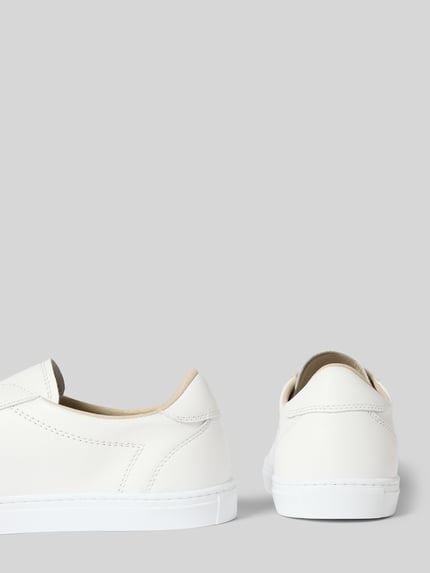 Produktfoto, Sneaker aus echtem Leder mit Logo-Prägung von Copenhagen in Weiß, glatte Sohle, abgerundete Passform, Schnürverschluss, Absatzhöhe 2 cm, Schafthöhe 7 cm, Schaftweite 8 cm