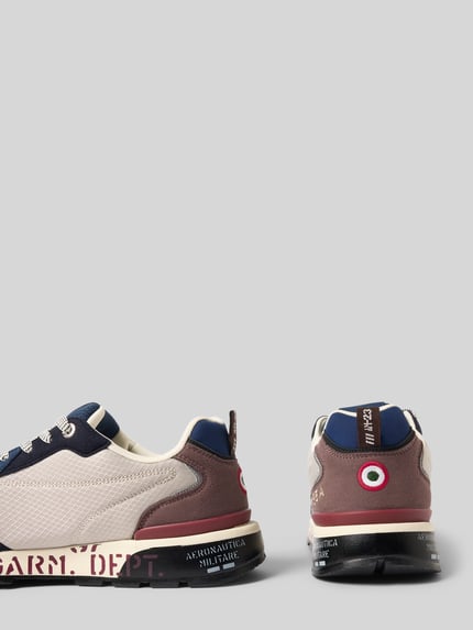 Produktfoto, Sneaker mit Logo-Detail Modell 'Napoli' von Aeronautica Militare, beige-braune Töne, abgerundete Passform, profilierte schwarze Sohle, farbige Details, Damen Sneaker, Absatzhöhe 3 cm, Schafthöhe 9 cm, Schaftweite 10 cm