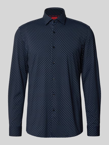 Produktfoto, granatowa koszula o kroju slim fit z białym wzorem, kołnierzyk typu kent, model 'KENNO' od HUGO, koszula biznesowa