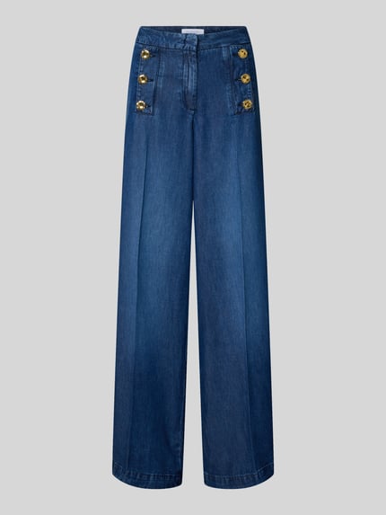 Produktfoto, Wide Leg Jeans mit Zierknöpfen und französischen Eingrifftaschen von Rich & Royal aus Baumwoll-Mix, ausgestellter Schnitt, Haken-Reißverschluss, Bügelfalte, Gesäßleistentaschen, Bundweite 38 cm, Innenbeinlänge 18 cm, blaue Jeansstruktur, goldene Zierknöpfe.