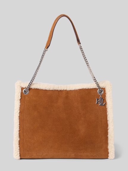 Handtasche mit Teddyfell und Label-Applikation Shop The Look MANNEQUINE