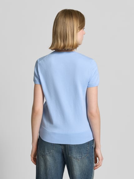 Frauenmodel trägt Regular Fit Strickpullover aus Baumwoll-Mix von Polo Ralph Lauren, Optik: Unifarben, Feinstrick, Ganzkörperansicht Rückansicht.