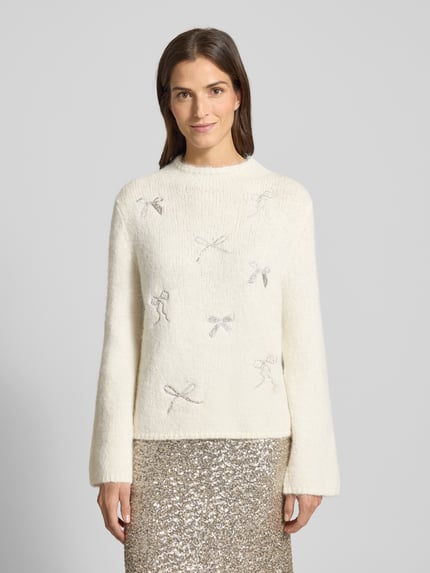 Vrouwenmodel draagt Regular Fit Strickpullover met wol-aandeel van s.Oliver BLACK LABEL, unie kleur, grofgebreid, vooraanzicht bovenlichaam.