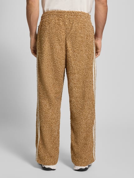adidas Originals Joggingbroek van teddybont met labelstitching Beige - 5