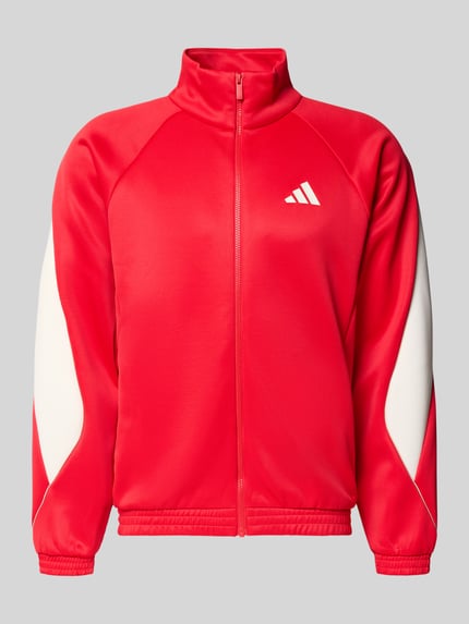 Produktfoto, Trainingsjacke mit Stehkragen und Logo von adidas Sportswear, rot mit weißen Akzenten, Reißverschluss, Material-Mix, Regular Fit