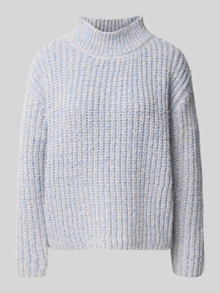 Produktfoto, Grobstrickpullover mit Stehkragen von Apricot, Relaxed Fit, melierte Optik in Hellblau und Creme, grobe Textur, Damen Strickpullover.