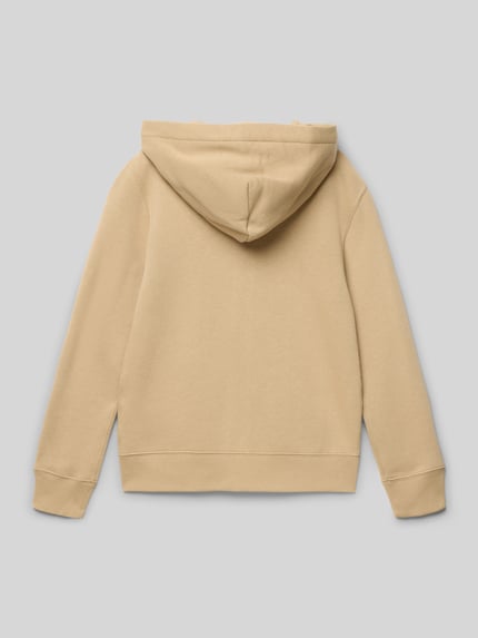 Jongen draagt Sweatjack met Labelstitching en kangoeroezak van Polo Ralph Lauren Kids, katoenmix, regular fit, capuchon, ritssluiting, kangoeroezak, geheel in effen beige tint, zachte stof, glad oppervlak, kraag zonder details, geheel zichtbaar, rugaanzicht.