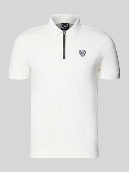 Produktfoto, Slim Fit Poloshirt aus Mieszanka wiskozy von EA7 Emporio Armani, detal z logo, kołnierzyk polo, elastyczne zakończenia rękawów, długość tyłu w rozmiarze M: 60 cm
