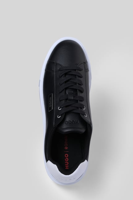Produktfoto, Sneaker mit Plateau-Sohle von HUGO, jednokolorowy, detal z logo, aplikacja z metką, szwy, oczka, nosek okrągły, kształt obcasa: na platformie, fakturowana gumowa podeszwa, amortyzująca