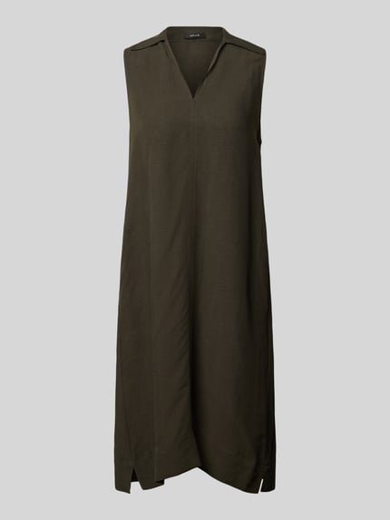 Produktfoto, Knielanges Kleid aus Viskose-Leinen-Mix Modell 'Wika' von OPUS in dunklem Oliv, A-Linie, mit Umlegekragen, V-Ausschnitt, glatte Textur, Damen Kleid, Rückenlänge 100 cm, Brustweite 43 cm, einfache Linien, leicht strukturierte Oberfläche.