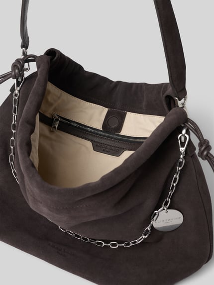 Productfoto, Handtasche aus echtem suède model 'Lya' van LIEBESKIND BERLIN, hoofdvak met tunnelkoord, afneembare schouderband, reliëflogo, breedte maat 1: 44 cm, lengte maat 1: 36 cm, diepte maat 1: 16 cm, bandlengte maat 1: 120 cm, donkerbruine kleur, zachte en matte textuur