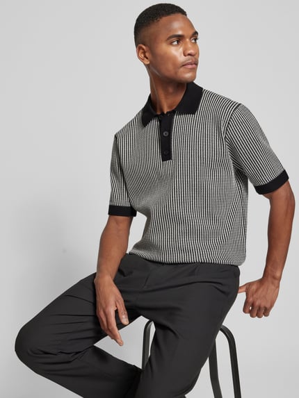 DRYKORN Koszulka polo o kroju regular fit z listwą guzikową model ‘TAMIAN 10’ Czarny 3