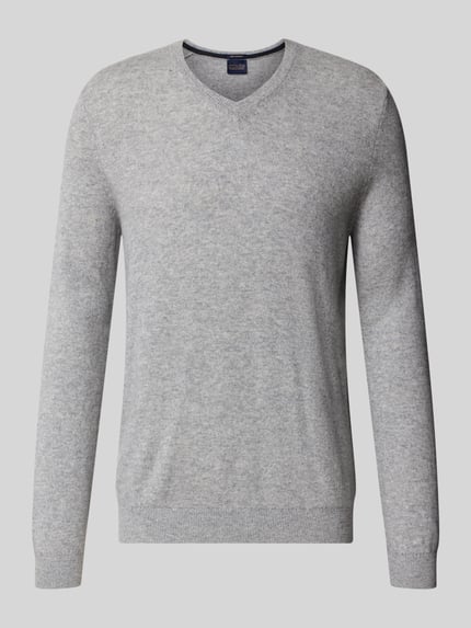 Productfoto, Strickpullover aus Kaschmir mit V-Ausschnitt van Christian Berg Men in lichtgrijs, regular fit, Ruglengte maat M 71 cm, Mouwlengte maat M 71 cm