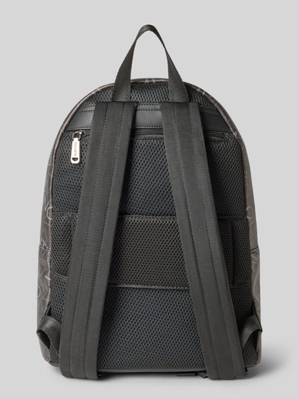Produktfoto, Rucksack in Leder-Optik Modell 'Zafir' von VALENTINO BAGS in Schwarz, Mesh-Rückseite, verstellbare Schulterriemen, Rückansicht. Hauptfach mit Reißverschluss, Logo-Detail, schlankes Design.