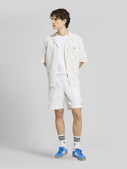adidas Originals Relaxed Fit Freizeithemd aus Seersucker mit Logo-Applikation Offwhite 1