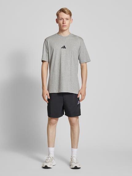 adidas Sportswear T-Shirt mit Label-Stitching Hellgrau 1