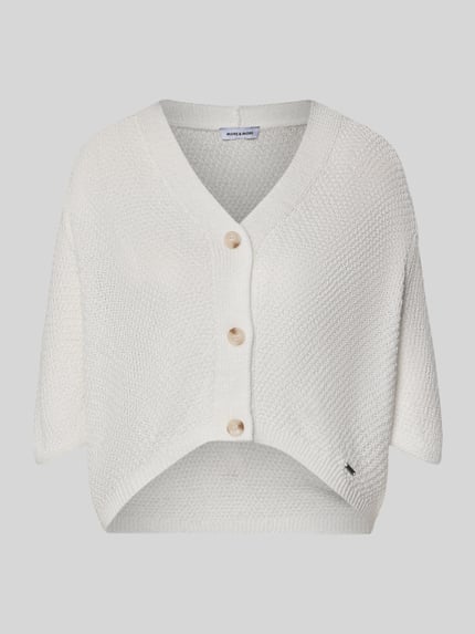 Produktfoto, Cardigan mit V-Ausschnitt und 3/4-Arm von More & More in Weiß, entspannter Relaxed-Fit, ausgeprägte Strick-Struktur, Knopfleiste, Rückenlänge 48 cm, Ärmellänge 24 cm, Größe 36