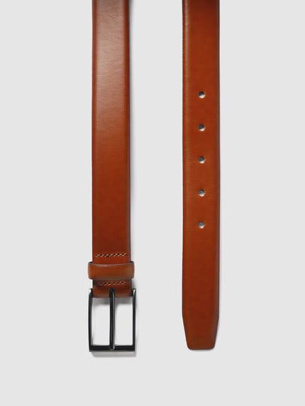 Produktfoto, Gürtel mit Dornschließe von Christian Berg Men aus braunem Leder-Mix, klassische Passform, glatte Textur, Breite 126 cm.