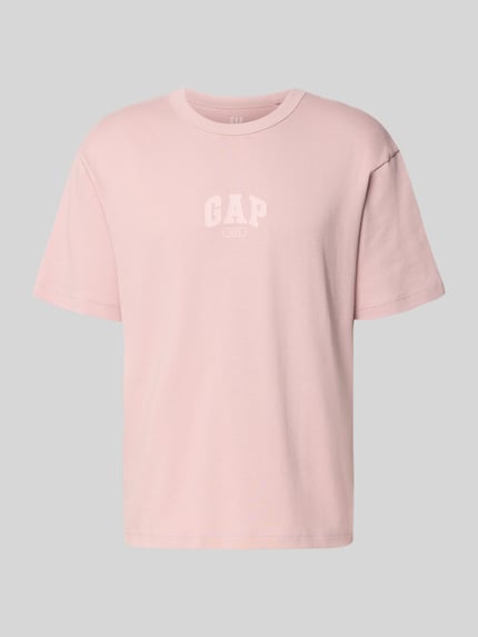 Produktfoto, T-Shirt mit Logo und Rundhalsausschnitt von GAP in zartem Rosa, Reine Baumwolle, Regular-Fit, Rückenlänge 61 cm, schlichtes Design