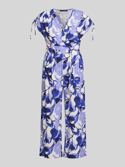 Produktfoto, Relaxed Fit Jumpsuit mit V-Ausschnitt von Betty Barclay, elastyczna mieszanka materiałów, krój relaxed fit, taliowany, dekolt w serek, krótki rękaw, kwiatowy nadruk na całej powierzchni, wpuszczane kieszenie, długość tyłu w rozmiarze 36: 43 cm, szerokość w rozmiarze 36: 49 cm, długość rękawów w rozmiarze 36: 22 cm, całkowita długość w rozmiarze 36: 132 cm, długość wewnętrzna nogawki w rozmiarze 36: 61 cm