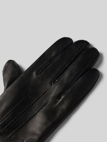 Productfoto, Handschoenen van echt leer met label-detail van bugatti, zwart glad oppervlak, deelnaad, omzoomde afwerking