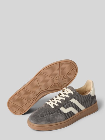 Produktfoto, sneakersy z szarej i kremowej skóry bydlęcej o welurowej fakturze, model 'Cuzima' od GANT, damskie sneakersy