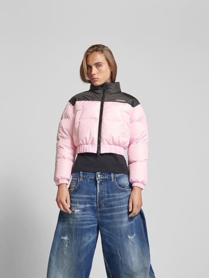 VETEMENTS Kort gewatteerd jack met steekzakken Felroze - 4