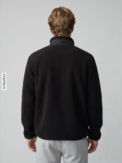 Männermodel trägt schwarze Regular Fit Teddy- / Webpelzjacke mit opstaande kraag Modell 'DALLAS' von ONLY, Heren, Ganzkörperansicht Rückansicht, KI-modifiziertes Bild
