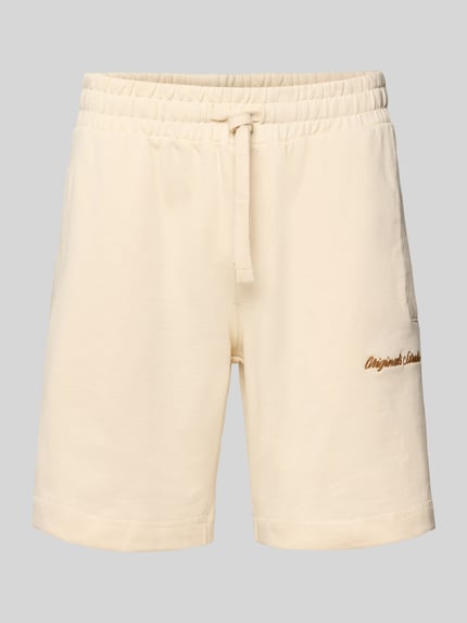 Produktfoto, Shorts mit Label-Stitching Modell 'KARL' von Jack & Jones aus Baumwoll-Mix in Beige, Relaxed-Fit, elastischer Bund, seitliche Eingrifftaschen, Bundweite 42 cm, Innenbeinlänge 20 cm