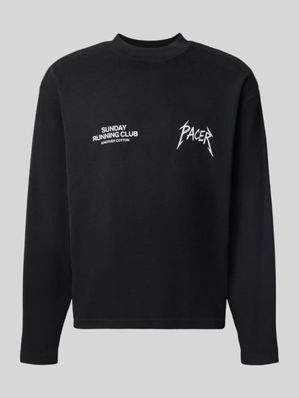 Produktfoto, schwarzes Regular Fit Sweatshirt aus Baumwoll-Mix Modell 'SRC® Pacer' von ANOTHER COTTON LAB, Statement-Print, strukturierte Oberfläche