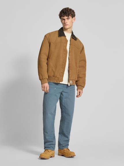 Mannelijk model draagt Hose met steekzakken Modell 'Dearbor' van Carhartt Work In Progress, katoen, regular fit, voorkant volledig zicht