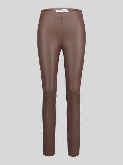 Produktfoto, schlanke braune Slim Fit Kunstlederhose aus Viskose-Mix Modell 'RESA' von Raffaello Rossi, Damen Leder- / Kunstlederhose