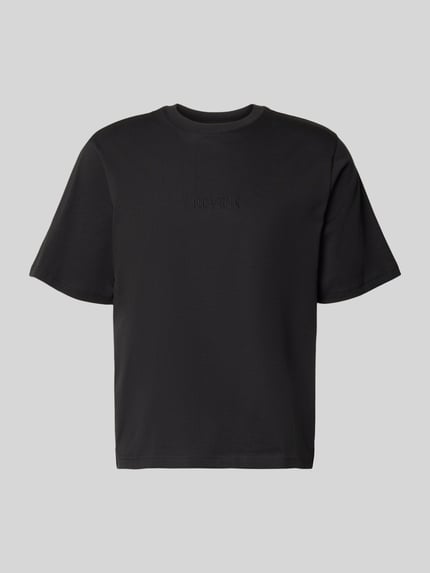Produktfoto, T-Shirt mit Rundhalsausschnitt und Logo-Stitching von REVIEW aus Reine Baumwolle, Regular-Fit, Farbe Schwarz, Rückenlänge 59 cm bei Größe M