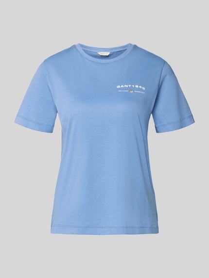 Produktfoto, T-Shirt mit Label-Print und Rundhalsausschnitt von Gant, bawełna, regular fit, niebieski kolor, prosty krój, przód widoczny