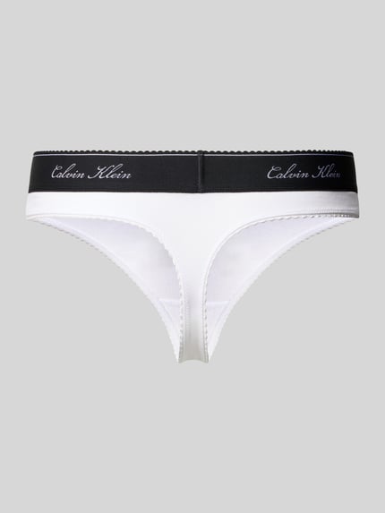 Produktfoto, weiß-schwarzer String aus Baumwoll-Mix mit Modal-Anteil Modell 'SCRIPT Thong' von Calvin Klein Underwear, Damen String