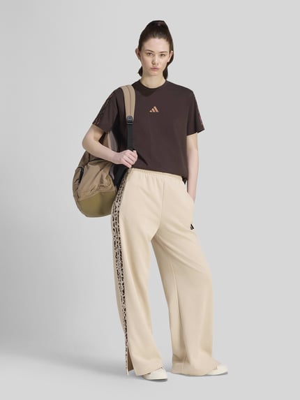 adidas Sportswear Loose Fit Sweathose aus Baumwoll-Mix Sand 1