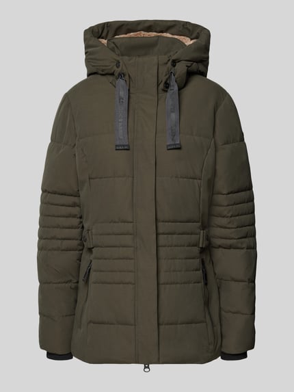 Produktfoto, olivgrüne Jacke mit Kapuze und Label-Patch von G.I.G.A. DX, Baumwoll-Materialmix, Reißverschluss, seitliche Taschen, strukturierte Ärmel