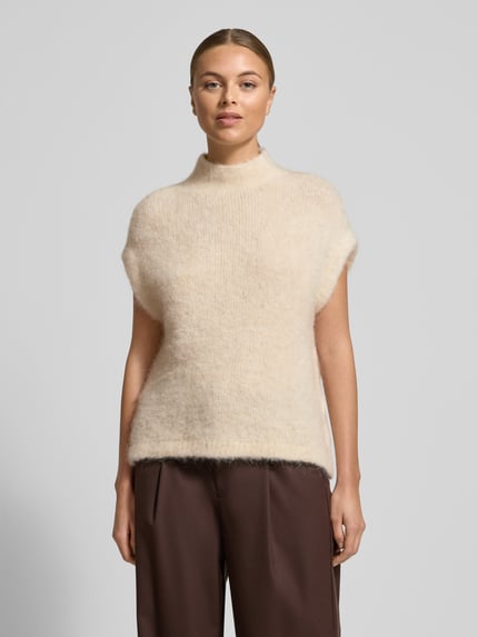 Vrouwenmodel draagt Pullunder mit Stehkragen van Smith and Soul, beige tint, materiaalmix met mohair, regular fit, bovenlichaam van voren.