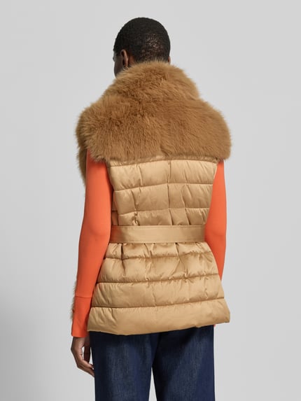 Marc Cain Weste aus Kunstfell mit Bindegürtel Camel 5
