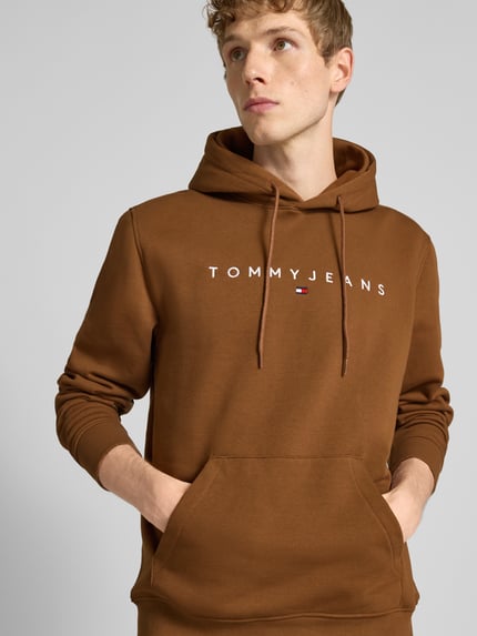 Tommy Jeans Regular Fit Hoodie aus Baumwoll-Mix Hellbraun 3