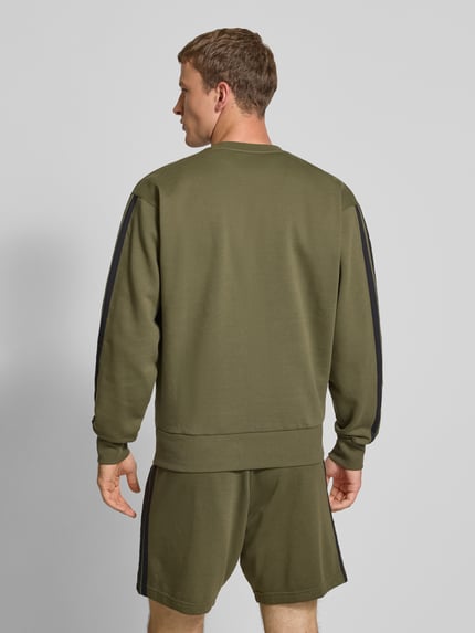adidas Sportswear Sweatshirt mit Logo und Rundhalsausschnitt Oliv 5