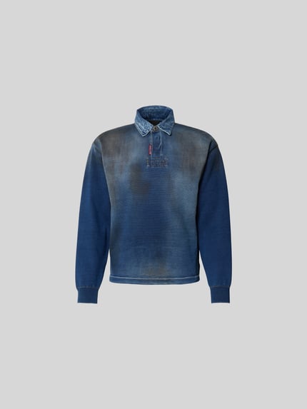 Produktfoto, Regular Fit Poloshirt in Denim-Optik von Dsquared2, krój regular fit, kołnierzyk polo, detal z logo, elastyczne zakończenia rękawów, długość tyłu w rozmiarze M: 64 cm, kolor: niebieski z efektem denim, prosta forma